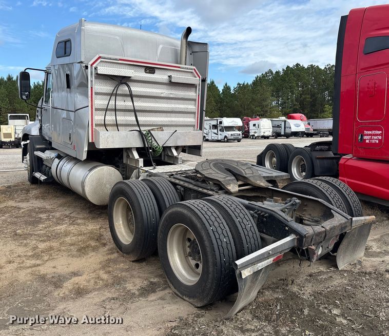 image for item YA0729 2015 Mack CX613 semi truck