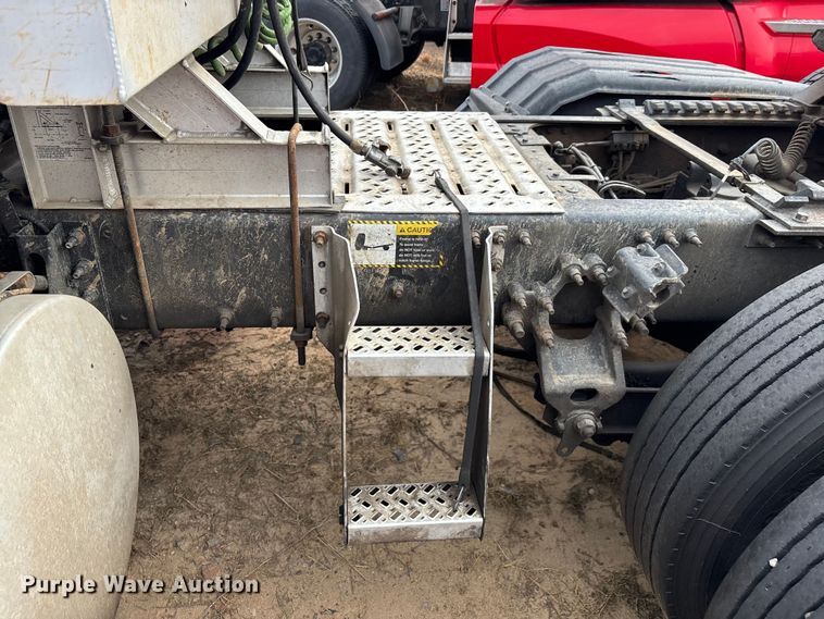 image for item YA0729 2015 Mack CX613 semi truck