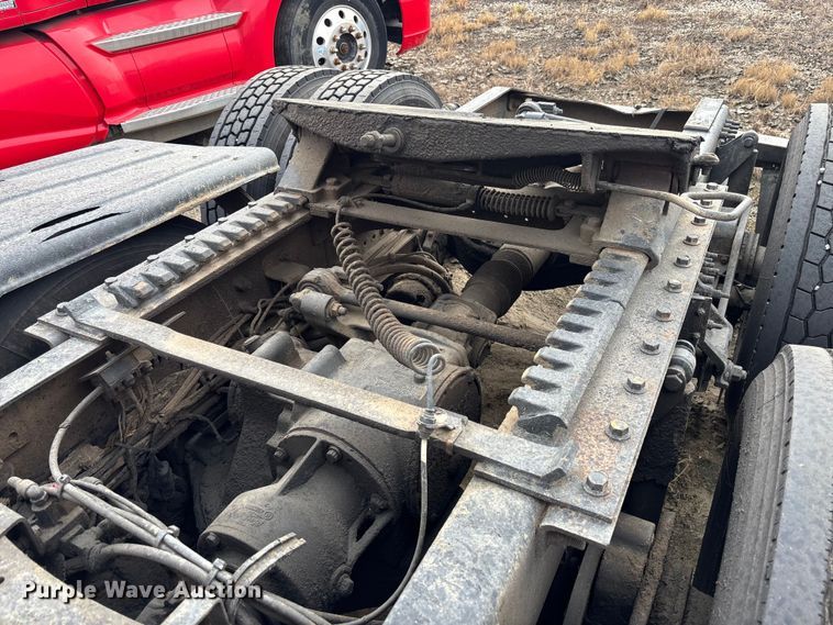 image for item YA0729 2015 Mack CX613 semi truck