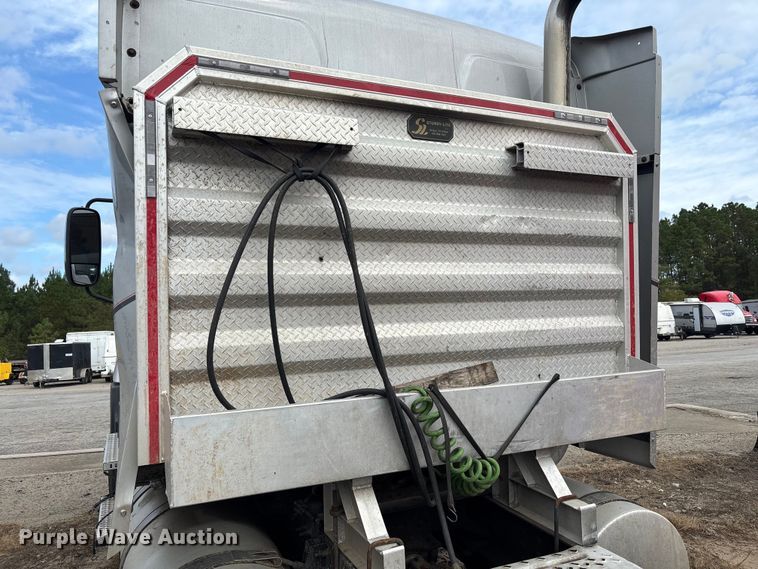 image for item YA0729 2015 Mack CX613 semi truck