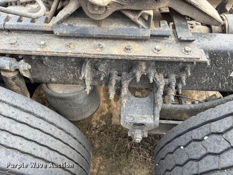 image for item YA0729 2015 Mack CX613 semi truck