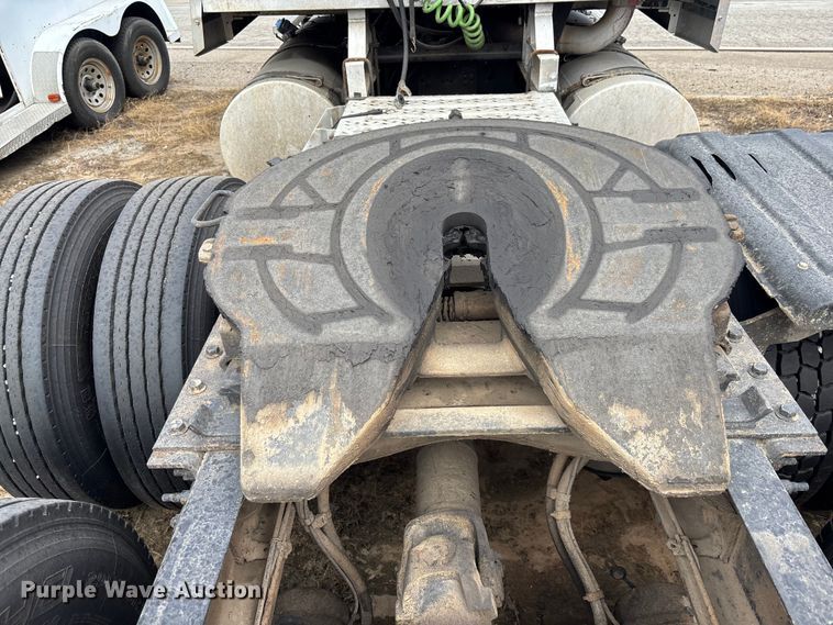 image for item YA0729 2015 Mack CX613 semi truck