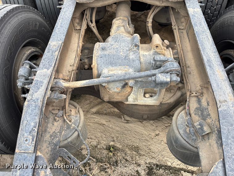 image for item YA0729 2015 Mack CX613 semi truck