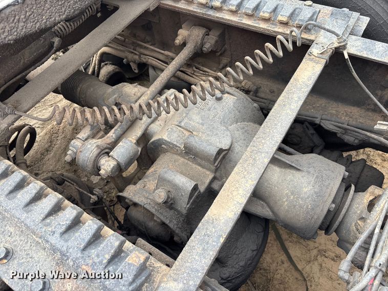 image for item YA0729 2015 Mack CX613 semi truck