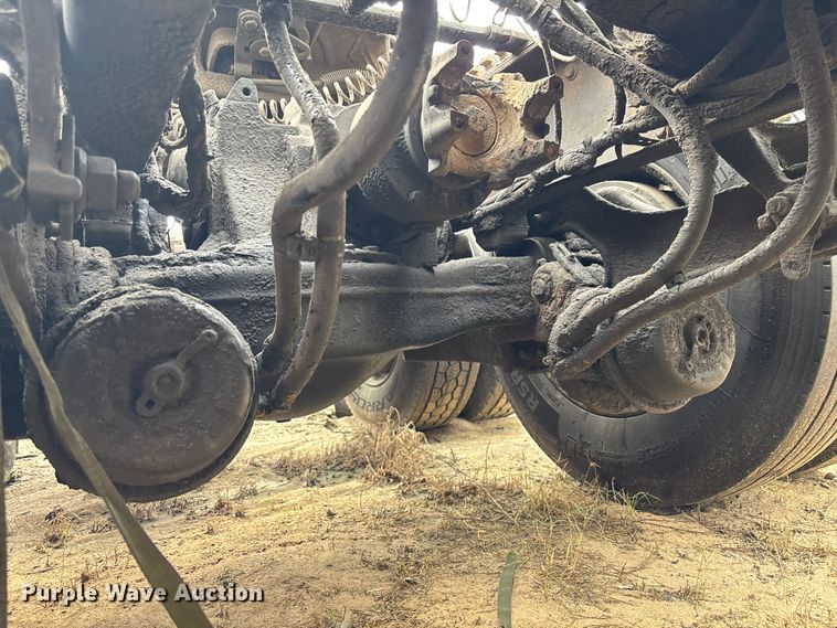 image for item YA0729 2015 Mack CX613 semi truck