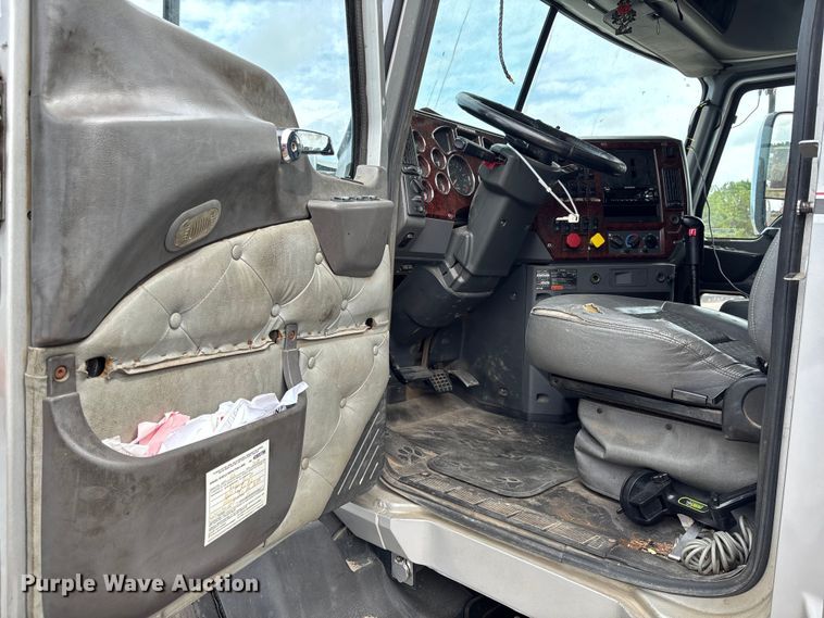 image for item YA0729 2015 Mack CX613 semi truck