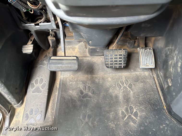 image for item YA0729 2015 Mack CX613 semi truck