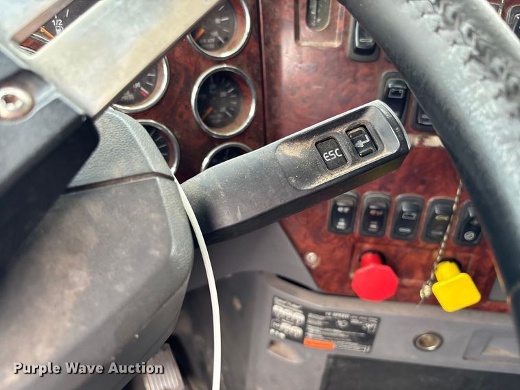 image for item YA0729 2015 Mack CX613 semi truck