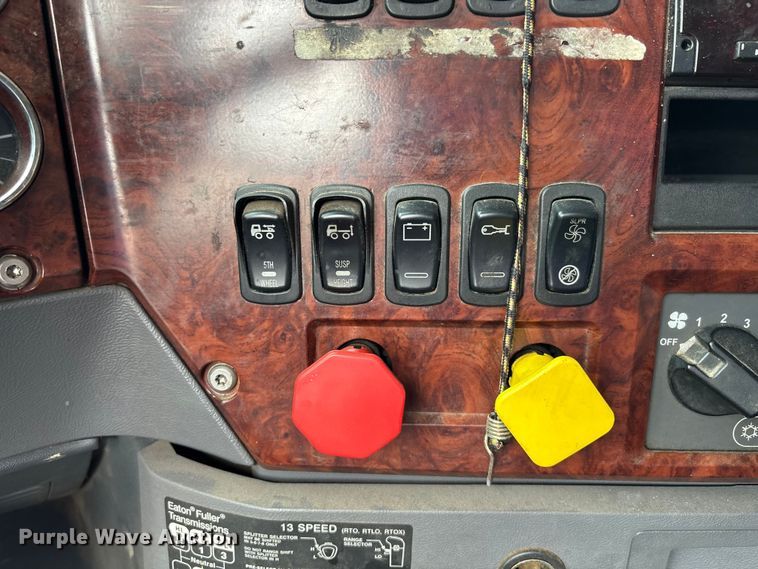 image for item YA0729 2015 Mack CX613 semi truck