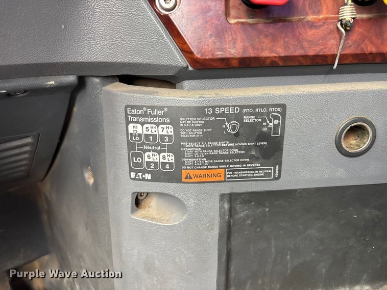 image for item YA0729 2015 Mack CX613 semi truck