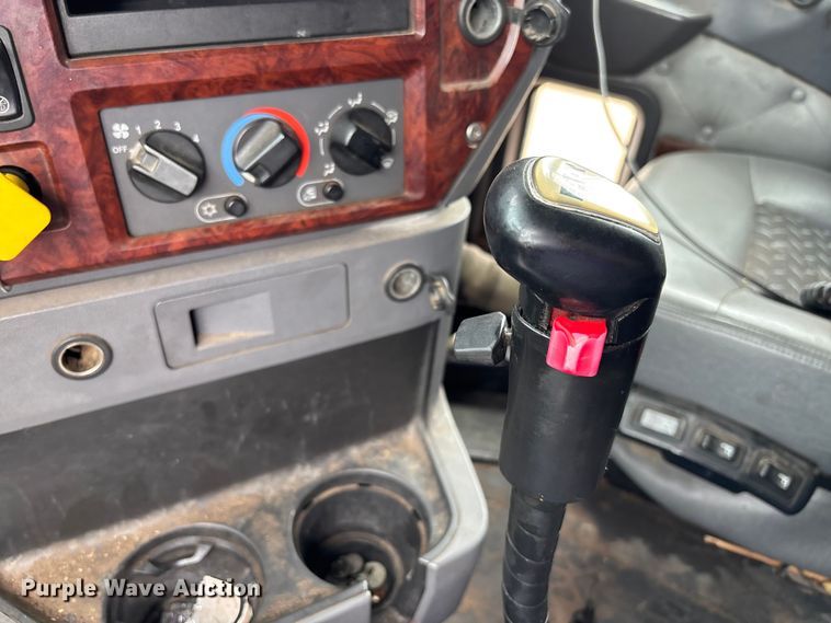 image for item YA0729 2015 Mack CX613 semi truck