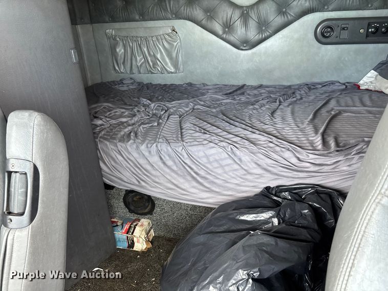 image for item YA0729 2015 Mack CX613 semi truck