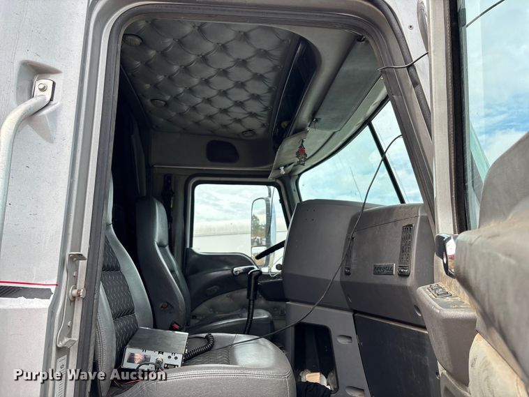 image for item YA0729 2015 Mack CX613 semi truck