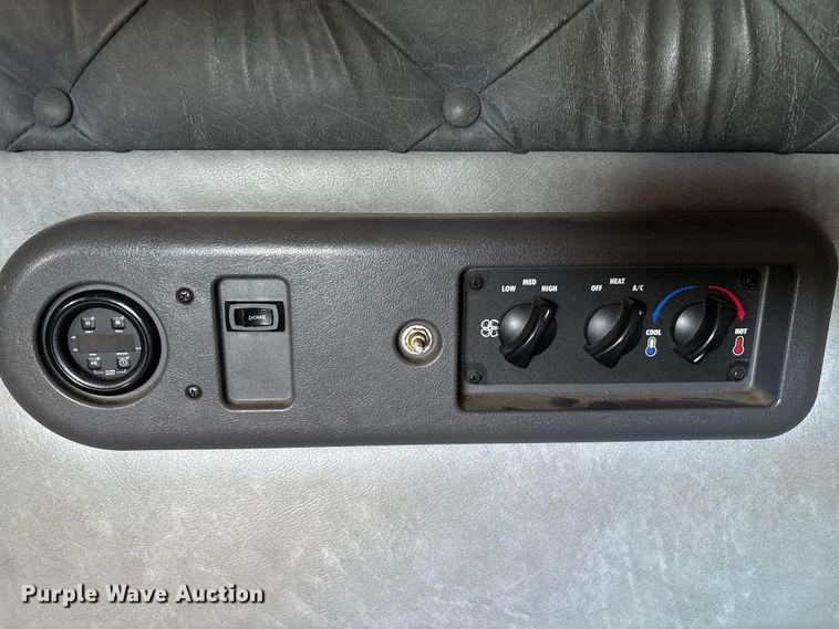 image for item YA0729 2015 Mack CX613 semi truck