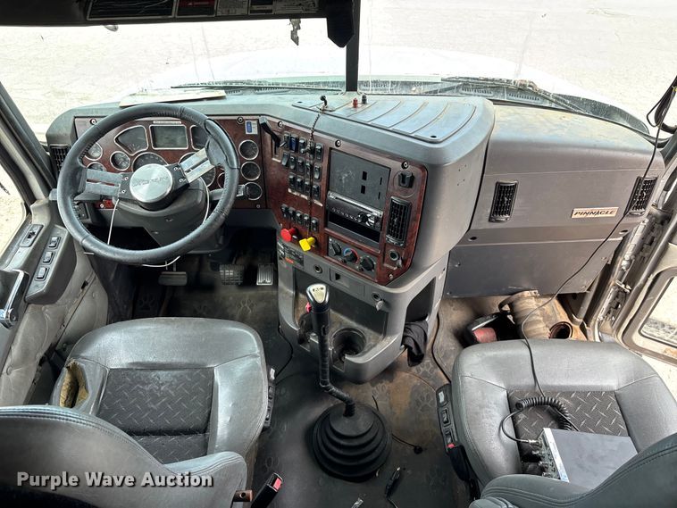 image for item YA0729 2015 Mack CX613 semi truck