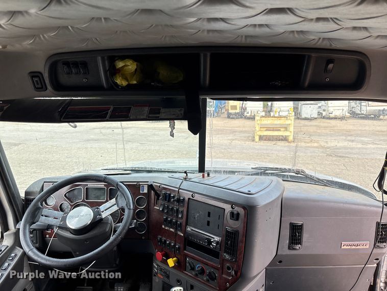 image for item YA0729 2015 Mack CX613 semi truck