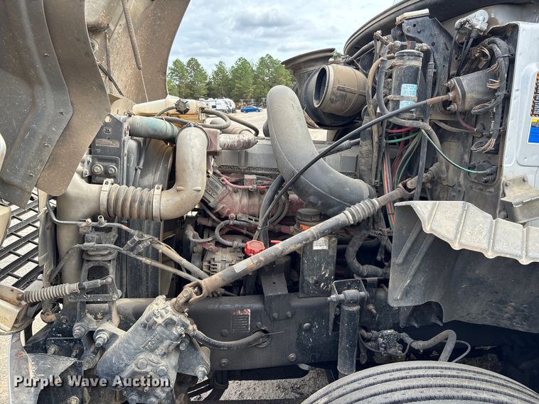 image for item YA0729 2015 Mack CX613 semi truck