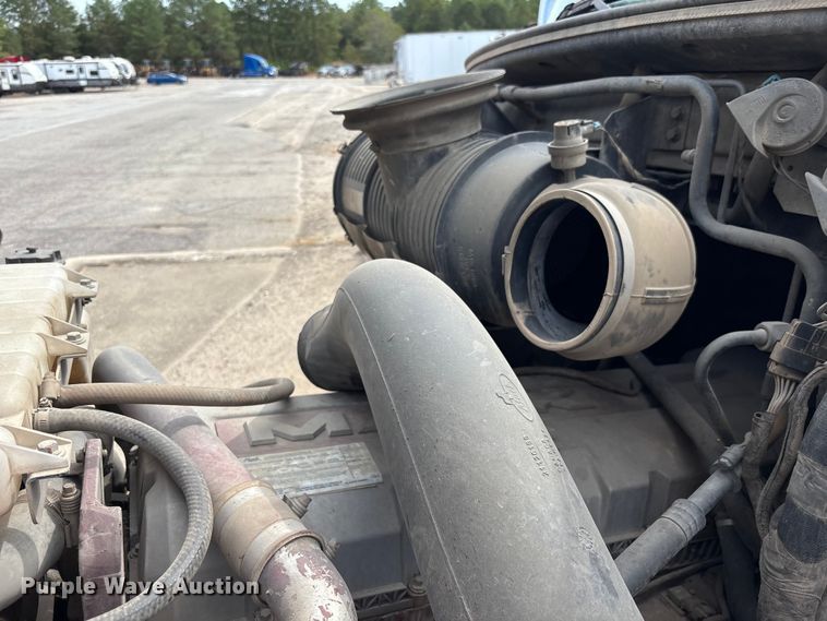 image for item YA0729 2015 Mack CX613 semi truck