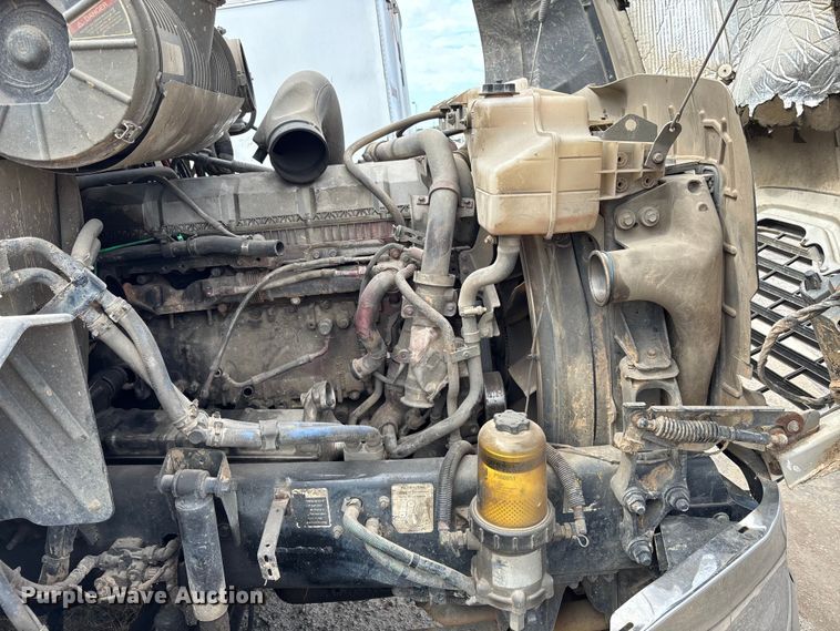 image for item YA0729 2015 Mack CX613 semi truck