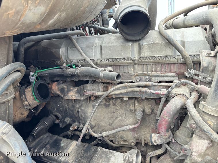 image for item YA0729 2015 Mack CX613 semi truck