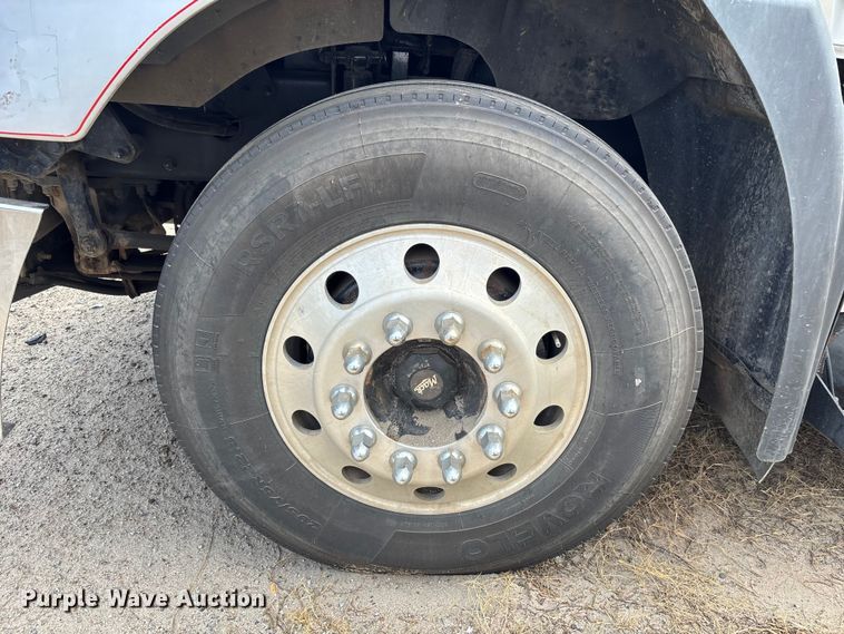 image for item YA0729 2015 Mack CX613 semi truck