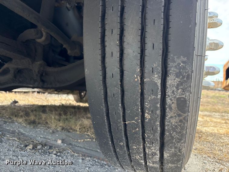 image for item YA0729 2015 Mack CX613 semi truck