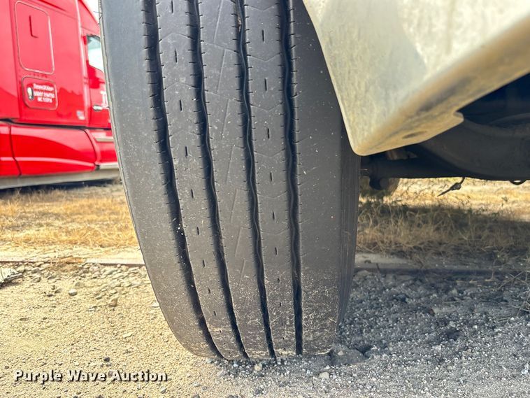 image for item YA0729 2015 Mack CX613 semi truck