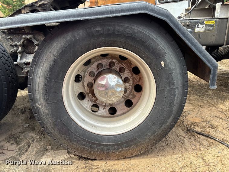 image for item YA0729 2015 Mack CX613 semi truck