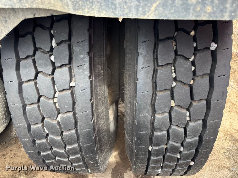 image for item YA0729 2015 Mack CX613 semi truck