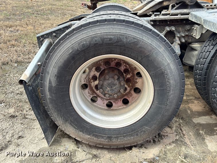 image for item YA0729 2015 Mack CX613 semi truck