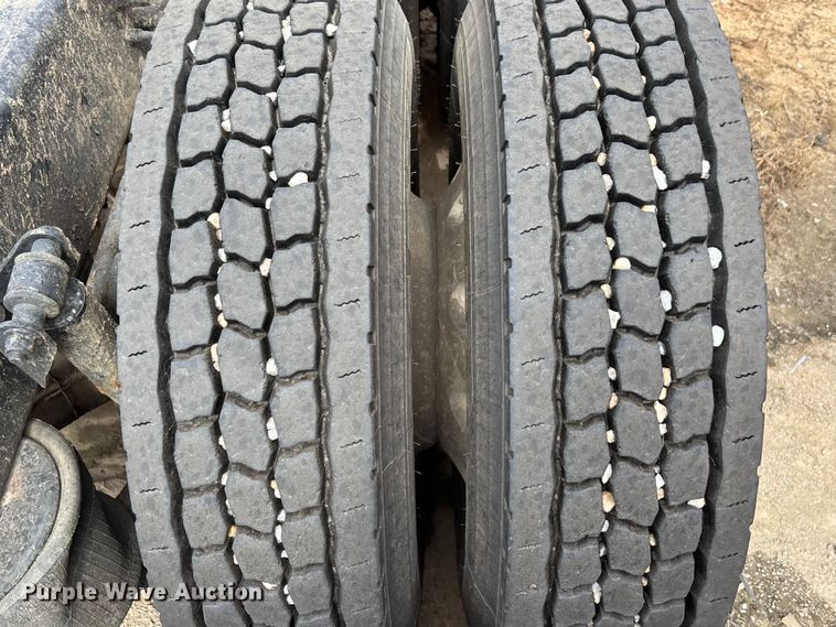 image for item YA0729 2015 Mack CX613 semi truck