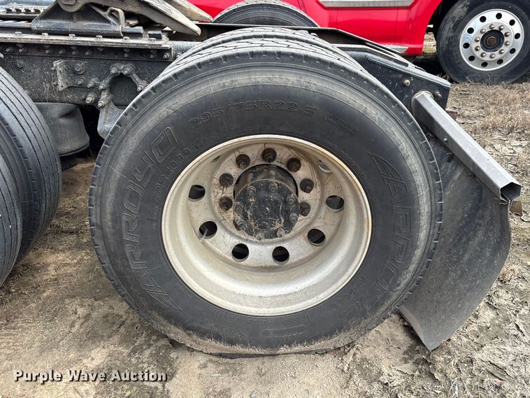 image for item YA0729 2015 Mack CX613 semi truck