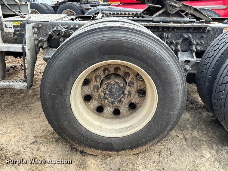 image for item YA0729 2015 Mack CX613 semi truck