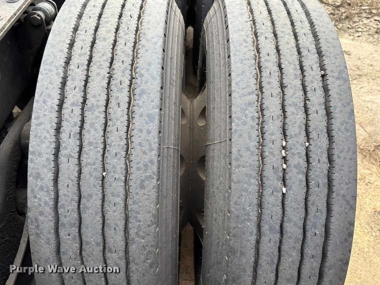 image for item YA0729 2015 Mack CX613 semi truck