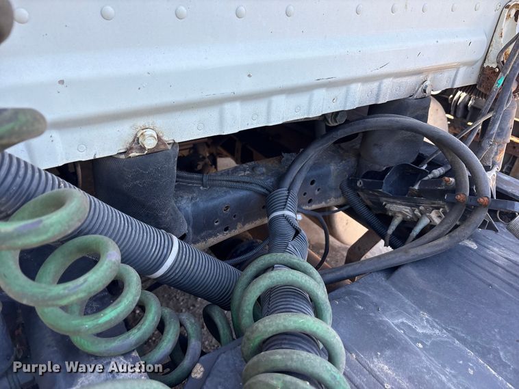 image for item YA0958 2013 Freightliner Cascadia semi truck