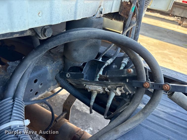 image for item YA0958 2013 Freightliner Cascadia semi truck