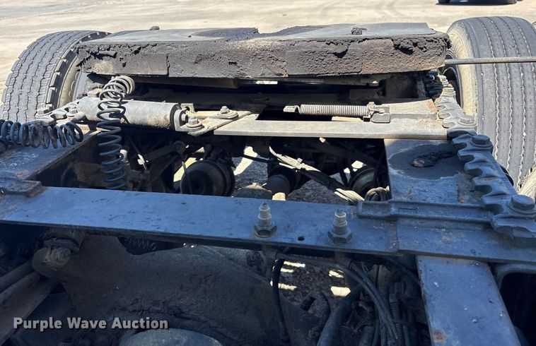 image for item YA0958 2013 Freightliner Cascadia semi truck