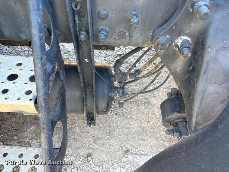 image for item YA0958 2013 Freightliner Cascadia semi truck