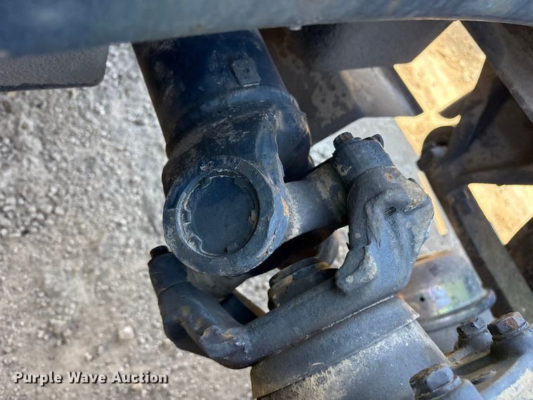 image for item YA0958 2013 Freightliner Cascadia semi truck