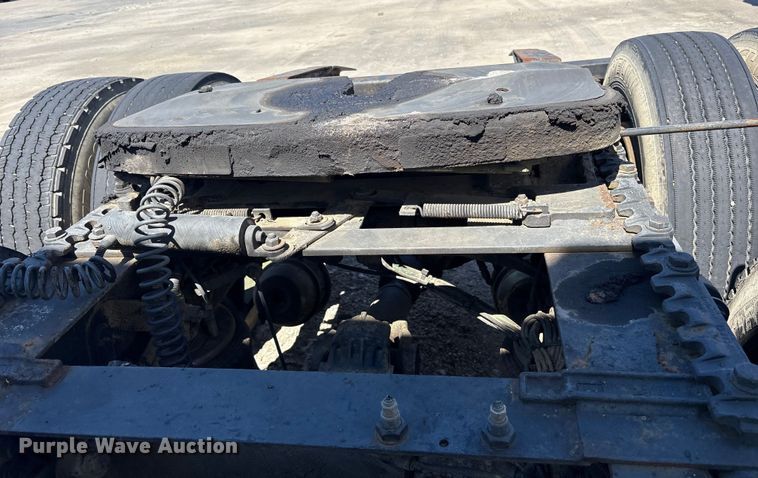 image for item YA0958 2013 Freightliner Cascadia semi truck