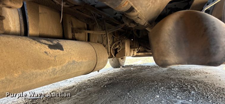 image for item YA0958 2013 Freightliner Cascadia semi truck