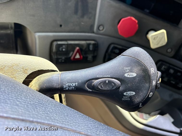 image for item YA0958 2013 Freightliner Cascadia semi truck