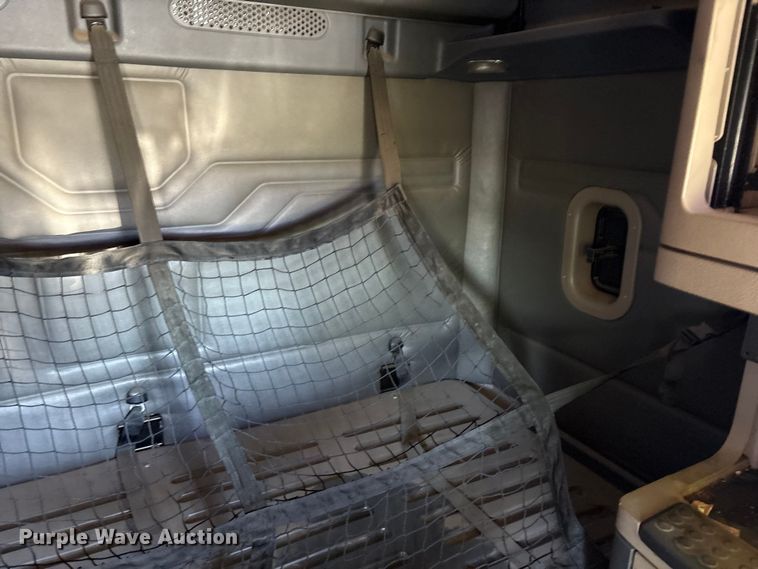 image for item YA0958 2013 Freightliner Cascadia semi truck