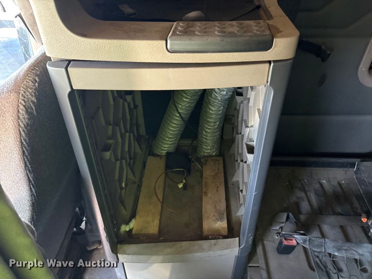 image for item YA0958 2013 Freightliner Cascadia semi truck