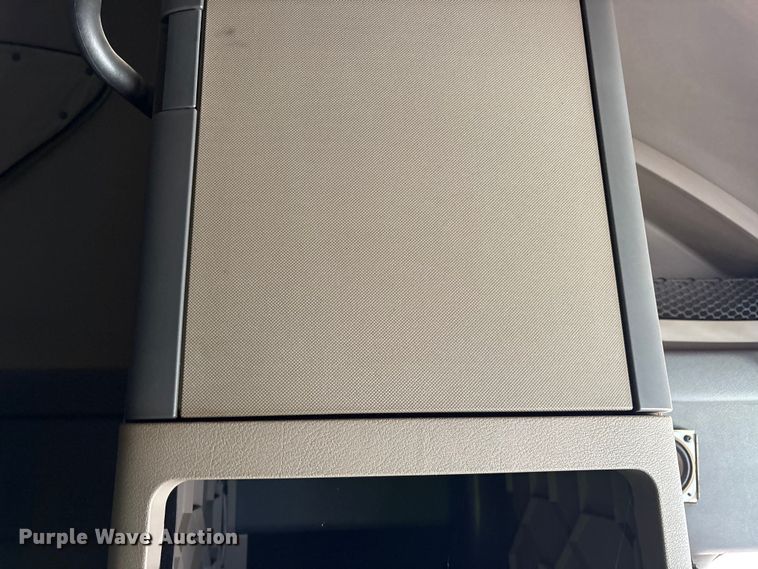 image for item YA0958 2013 Freightliner Cascadia semi truck