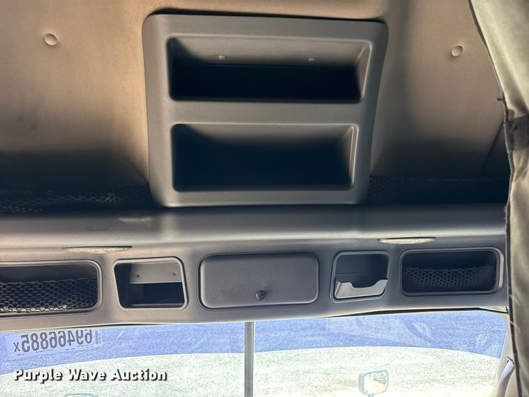 image for item YA0958 2013 Freightliner Cascadia semi truck