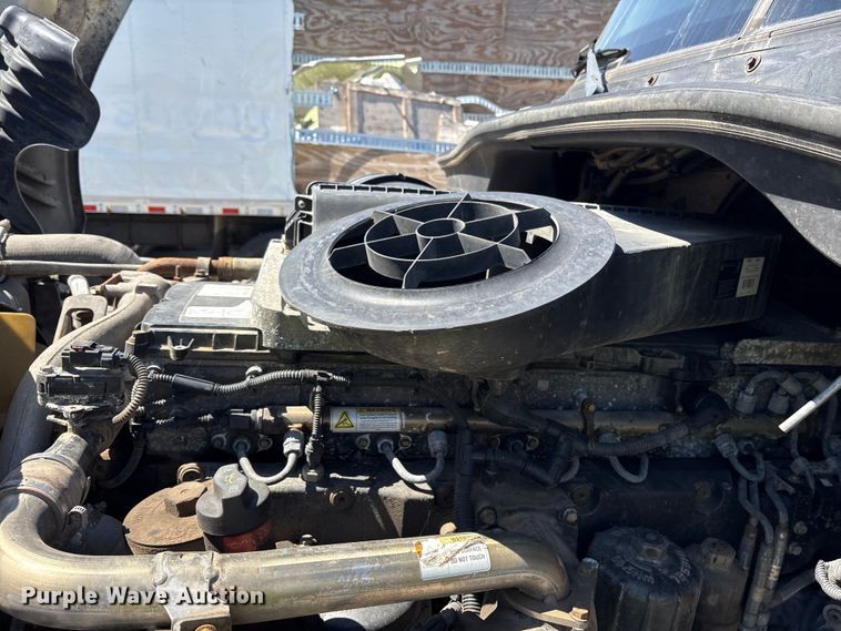 image for item YA0958 2013 Freightliner Cascadia semi truck