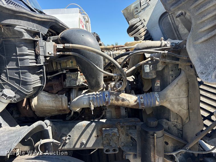 image for item YA0958 2013 Freightliner Cascadia semi truck