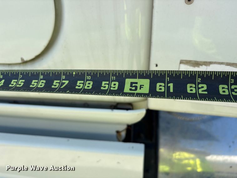 image for item YA0958 2013 Freightliner Cascadia semi truck