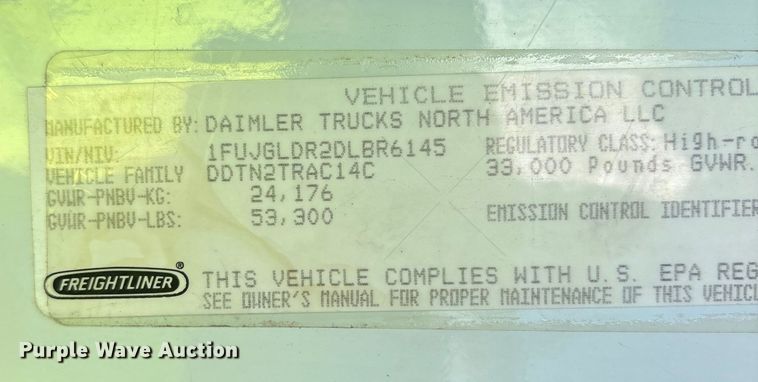 image for item YA0958 2013 Freightliner Cascadia semi truck